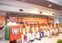 हेमंत खण्डेलवाल ने बड़वानी, खरगोन और खंडवा में की बैठकें, मीसाबंदियों का किया सम्मान