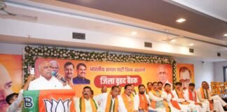 हेमंत खण्डेलवाल ने बड़वानी, खरगोन और खंडवा में की बैठकें, मीसाबंदियों का किया सम्मान