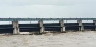 नेपाल में भूस्खलन के बाद नदियों में बढ़ा जलस्तर, वाल्मीकिनगर गंडक बराज पर फिलहाल खतरा नहीं