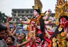 बांग्लादेश में इस बार धूमधाम से मनी दुर्गा पूजा, हिंदू समुदाय ने सरकार की सुरक्षा व्यवस्था को सराहा
