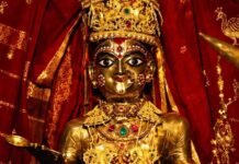 पश्चिम बंगाल में 400 साल पुरानी दुर्गा पूजा, 360 दिन बैंक लॉकर में रहती है मां की स्वर्ण प्रतिमा