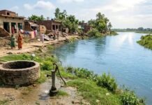 बाढ़ से नुकसान के बीच भूजल स्तर को फायदा, तेज बहाव से साफ हुई गोमती नदी
