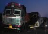 रायपुर-बिलासपुर हाईवे पर भीषण हादसा, खड़े ट्रक से टकराई बस; 5 की मौत, 14 घायल 2. छत्तीसगढ़ में दर्दनाक सड़क हादसा: ट्रक से भिड़ी बस, पांच लोगों की मौत, 14 घायल 3. रायपुर-बिलासपुर मार्ग पर मौत का मंजर, बस-ट्रक की टक्कर में 5 की जान गई, 14 घायल
