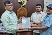 Banda: लंबित मांगों को लेकर बांदा में लेखपालों का आंदोलन, 24 अक्टूबर से अनिश्चितकालीन कार्य बहिष्कार
