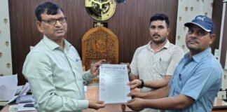 Banda: लंबित मांगों को लेकर बांदा में लेखपालों का आंदोलन, 24 अक्टूबर से अनिश्चितकालीन कार्य बहिष्कार