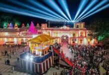 फूल रथ की परिक्रमा से जीवंत हुई बस्तर दशहरा की सदियों पुरानी परंपरा