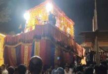 बस्तर दशहरा: फूल रथ खींचने पर ग्रामीण-पुलिस में झड़प