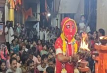 खप्पर यात्रा में आधी रात तलवार लेकर निकलीं देवी, डिप्टी CM विजय शर्मा ने किए दर्शन