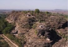 MP News: विदिशा की उदयगिरी गुफाओं में मां दुर्गा का 1700 साल पुराना दुर्लभ स्वरूप, 12 भुजाओं वाली प्रतिमा है खास