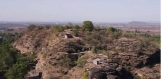 MP News: विदिशा की उदयगिरी गुफाओं में मां दुर्गा का 1700 साल पुराना दुर्लभ स्वरूप, 12 भुजाओं वाली प्रतिमा है खास