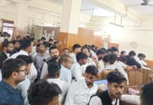 इंदौर में शुभ मुहूर्त पर रजिस्ट्री कराने उमड़ी भीड़, सर्वर की सुस्ती से परेशानी