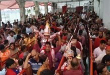 Amritsar News: संतान प्राप्ति की मन्नत पूरी होने पर बच्चों ने पहना ‘लंगूर का बाना’, मंदिर में उमड़ी भीड़