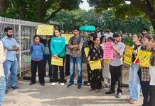 PU कैंपस में घूमती गाड़ियों से छात्र परेशान, फोर व्हीलर पर रोक लगाने की मांग
