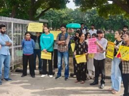 PU कैंपस में घूमती गाड़ियों से छात्र परेशान, फोर व्हीलर पर रोक लगाने की मांग