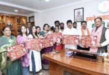 मुख्यमंत्री विष्णु देव साय एवं उपमुख्यमंत्री विजय शर्मा ने किया संकल्प नवरात्रि एवं रास गरबा उत्सव के पोस्टर का विमोचन