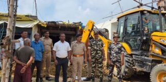 UP: भारत-नेपाल की सीमा खुनुवा बॉर्डर पर चला अवैध अतिक्रमण हटाने का अभियान, एक सप्ताह की मोहलत