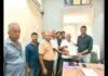 UP: सीईसी के पैतृक आवास पर प्रदर्शन का मामला गरमाया, महासभा ने जांच और कार्रवाई की मांग उठाई