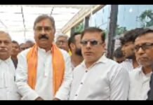 UP: शिक्षक MLC चुनाव में गरमाया मुकाबला, डॉ. संजयन त्रिपाठी ने शक्ति प्रदर्शन के बाद दाखिल किया नामांकन