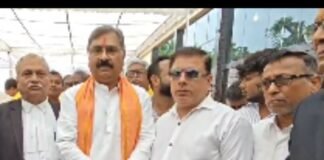 UP: शिक्षक MLC चुनाव में गरमाया मुकाबला, डॉ. संजयन त्रिपाठी ने शक्ति प्रदर्शन के बाद दाखिल किया नामांकन