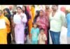 मिर्जापुर के कांशीराम आवास में बिजली-पानी का संकट, 50 परिवार परेशान, डीएम से स्थायी समाधान की गुहार