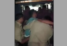 UP: जमीन के विवाद में दबंगों पर मारपीट का आरोप, मारपीट का VIDEO वायरल