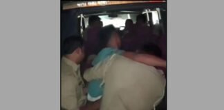 UP: जमीन के विवाद में दबंगों पर मारपीट का आरोप, मारपीट का VIDEO वायरल