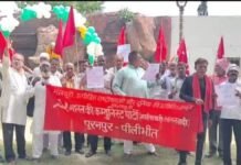 UP: गांधी जयंती पर भाकपा माले का अनोखा विरोध, सड़कों पर निकाला लोकतंत्र बचाओ मार्च