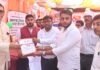 UP: बलिया में रोजगार मेले में 300 युवाओं ने आजमाई किस्मत, 142 को मिला जॉब ऑफर