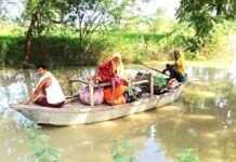 रायबरेली के डलमऊ में खतरे के निशान के ऊपर गंगा, बाढ़ प्रभावित इलाकों में ग्रामीणों की जिंदगी अब नावों के सहारे