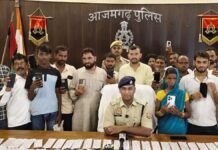 UP: आजमगढ़ पुलिस का बड़ा एक्शन, 61 लाख के 265 मोबाइल बरामद कर मालिकों को लौटाए