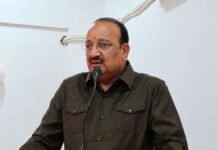 UP: ”मजबूरी में हो रहे हैं कांग्रेस के नए प्रयोग”, अजय राय की जगह कमान बदलने पर योगी के मंत्री दिनेश प्रताप सिंह का तंज