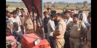 हाथरस में खेत में ट्रैक्टर के नीचे दबा मिला किसान का शव, हत्या की आशंका, जमीनी विवाद आया सामने