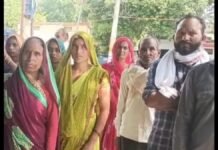 UP: आवास योजना की सूची में गड़बड़ी का आरोप, कचहरी पहुंचीं सराय मलुपुरा की महिलाएं