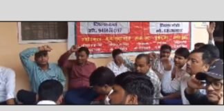 सिद्धार्थनगर: लेखपालों का हल्लाबोल, 8 सूत्रीय मांगों को लेकर अनिश्चितकालीन धरना शुरू