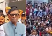 UP: कलेक्ट्रेट पहुंचे सैकड़ों छात्र-छात्राएं, 8 अक्टूबर तक मांगें नहीं मानीं तो 9 को चक्का जाम और बलिया बंद की चेतावनी