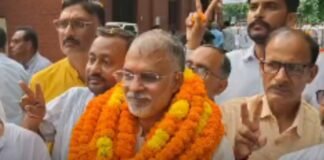 UP: गोरखपुर-फैजाबाद शिक्षक सीट पर चुनावी हलचल तेज, BJP से ध्रुव त्रिपाठी तो निर्दलीय अजय सिंह ने भरा पर्चा
