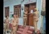 UP: गैंगस्टर एक्ट में फरार अभियुक्त के घर पुलिस ने कराई मुनादी, 18 अक्टूबर तक पेश होने का आदेश