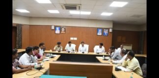 UP: गोरखपुर-फैजाबाद खण्ड शिक्षक निर्वाचन-2026, मतदान की तैयारियों को लेकर कलेक्ट्रेट सभागार में समीक्षा बैठक