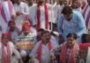 UP: ‘पाप का घड़ा’ लेकर सड़क पर उतरी सपा, चुनाव आयोग के खिलाफ प्रदर्शन