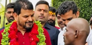 हम सपना देखे आपका चुनाव चिह्न साइकिल है…समर्थक की बात सुनकर हंस पड़े बृजभूषण, बोले- ‘भक्क’