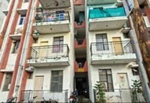 UP: पनकी में हिमालय भवन में फ्लैट का फर्श एक फीट धंसा, केडीए को भेजा नोटिस