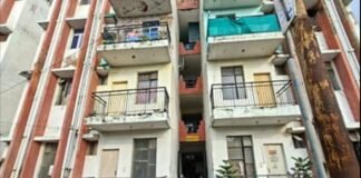 UP: पनकी में हिमालय भवन में फ्लैट का फर्श एक फीट धंसा, केडीए को भेजा नोटिस
