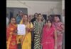 UP: राशन वितरण कर रहीं समूह की महिलाओं को बिना सूचना हटाया, 2022 से नहीं मिला मानदेय