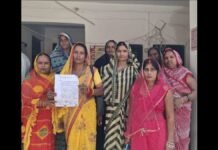 UP: राशन वितरण कर रहीं समूह की महिलाओं को बिना सूचना हटाया, 2022 से नहीं मिला मानदेय