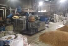 UP: खाद्य सुरक्षा विभाग की कार्रवाई से मचा हड़कंप, साई नमकीन इंडस्ट्री में छापा