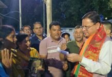 सीएम धामी ने खटीमा में सुनीं जनसमस्याएं, अधिकारियों को दिए त्वरित समाधान के निर्देश