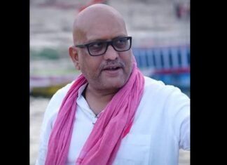Gorakhpur में बारिश से बर्बाद महिला से मिले कांग्रेस प्रदेश अध्यक्ष अजय राय, योगी सरकार और रवि किशन पर साधा निशाना