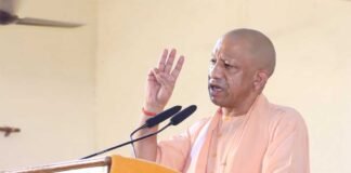 मुख्यमंत्री ने विभिन्न योजनाओं के लाभार्थियों को किया सम्मानित