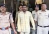पत्नी के चरित्र पर शक बना हत्या की वजह, लकड़ी से पीट-पीटकर उतारा मौत के घाट