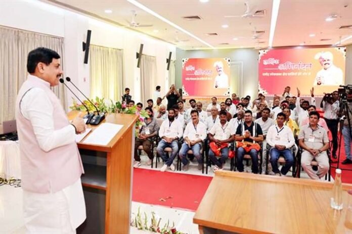 cm_yadav.jpg
